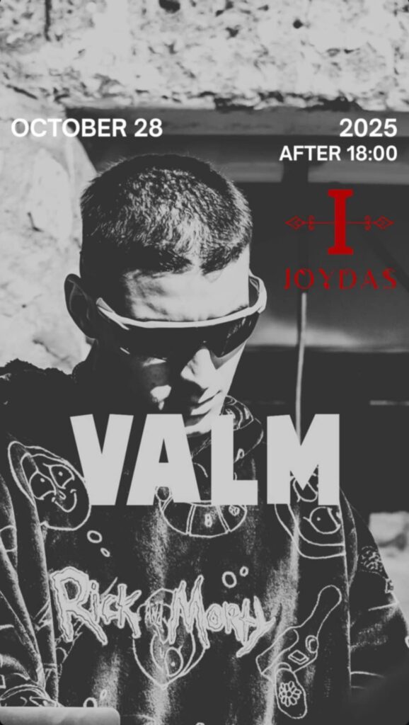 Αφίσα εκδήλωσης στο Ioudas Caffe Bar τη Τρίτη 28 Οκτωβρίου 2025 με τον Dj Valm στις 18:00.